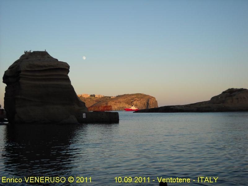 Ventotene, un angolo di Paradiso- Ventotene a corner of Paradise.jpg